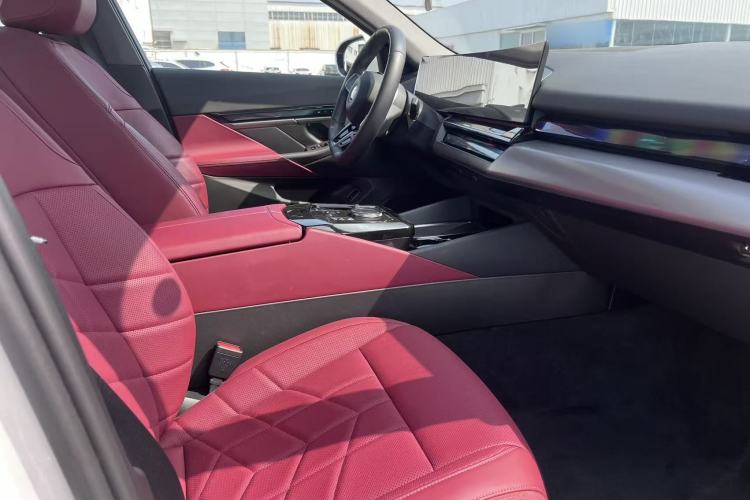 Used BMW i5 2024 eDrive 35L M Sport Package Interior 8