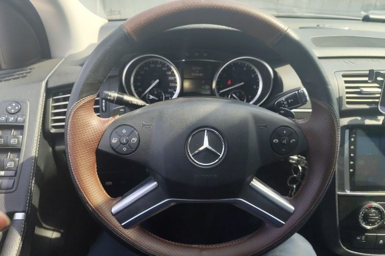 Used Mercedes-Benz R-Class 2017 R 320 4MATIC Business Edition Prestige Model Steering Wheel