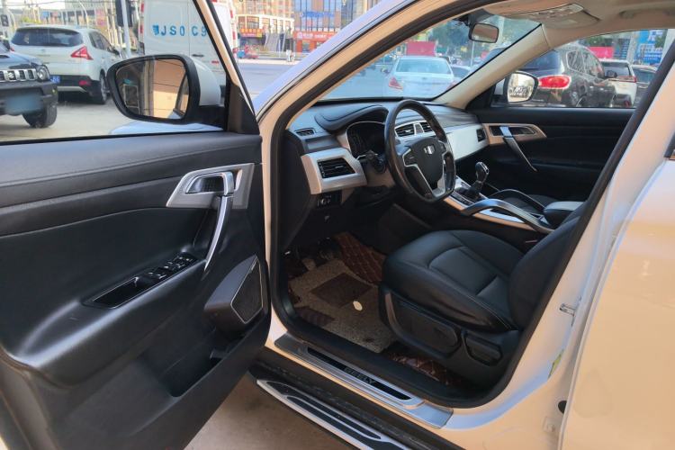 Used Geely Auto Emgrand X7 Sport 2016 2.0L Manual Smart Connect Version
