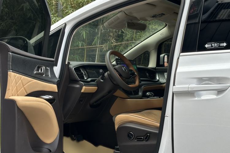 Used Denza D9 2024 DM-i 1050 Luxury Model