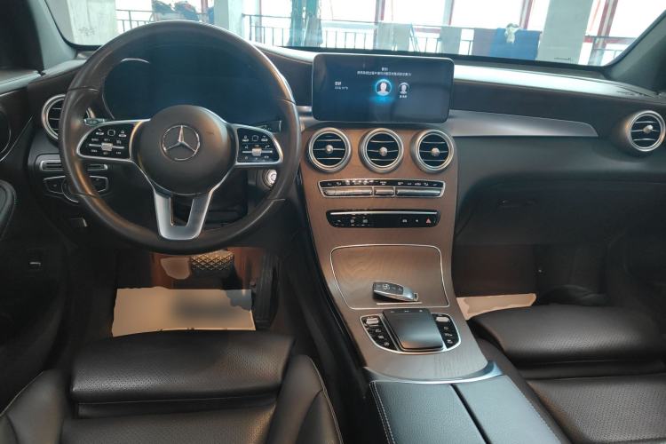 Used Mercedes-Benz GLC 2022 GLC 300 L 4MATIC Dynamic Edition Prestige Model Center Console