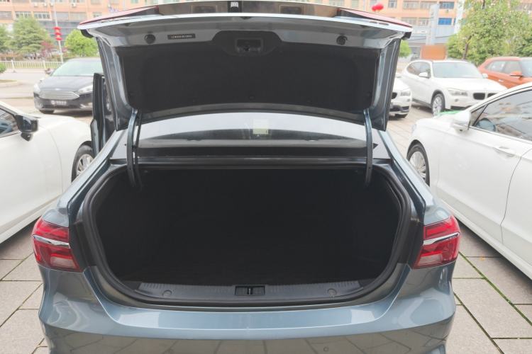 Used Roewe i6 2017 20T Automatic Internet Smart Edition Trunk