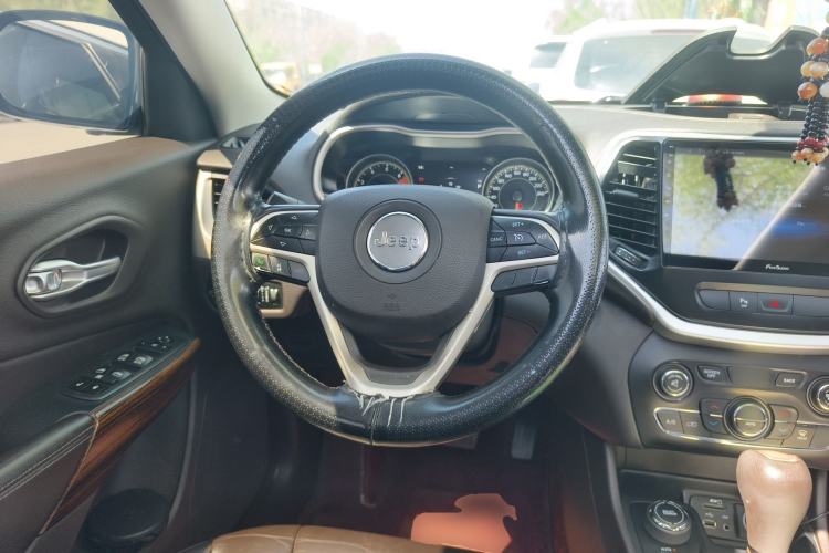 Used Jeep Cherokee 2016 2.4L Professional Smart Version Steering Wheel