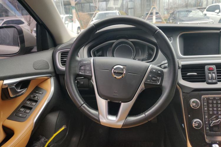 Used Volvo V40 2017 T3 Zhiyi Edition