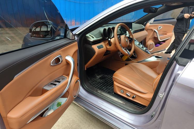 Used ORA Lightning Cat 2022 555 km Luxury Edition Driver Seat