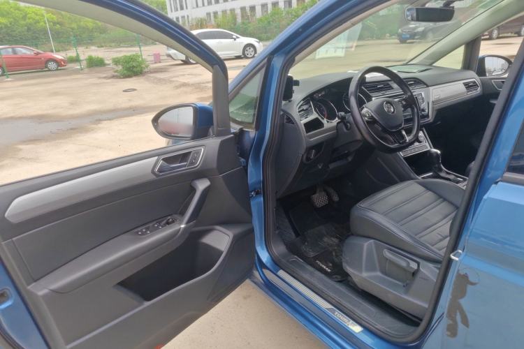 Used Volkswagen Touran 2016 Volkswagen Touran L 280TSI DSG Comfort Edition
