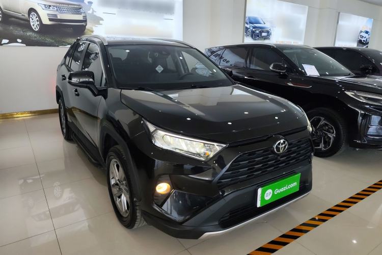 Used Toyota RAV4 2022 2.0L CVT Two-Wheel Drive Fashion Edition Front Right 45 Deg