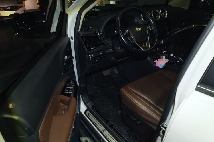 Used BYD Tang New Energy 2015 2.0T Four-Wheel-Drive Flagship Model
