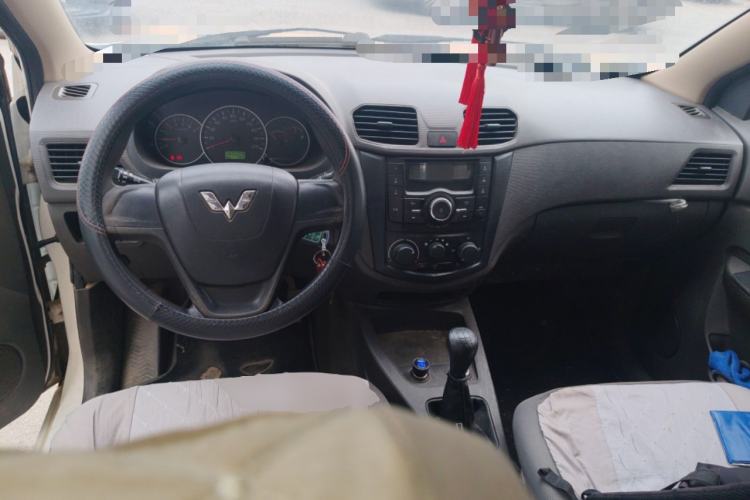 Used Wuling Hongguang 2016 1.5L S Comfort Version Center Console