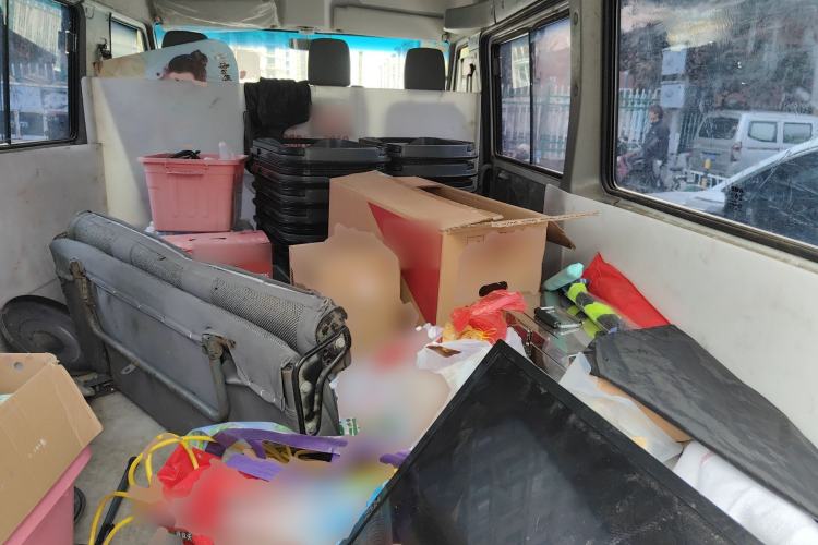 Used Iveco Daily 2020 2.5T A35 Passenger Van Single-Tire Mid-Roof Design 5-9 Seats China V Emission Standard