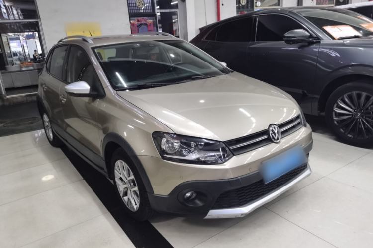 Used Volkswagen Polo 2014 1.6L Cross Polo Automatic Front Right 45 Deg