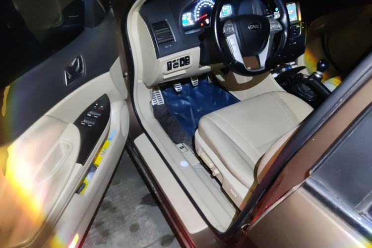 Used BYD G6 2013 1.5TI Manual Luxury Model Driver Seat