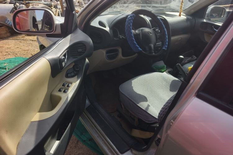 Used Huatai Santa Fe Classic 2012 2.0L Gasoline Manual Two-Wheel Drive with Sunroof Driver Seat