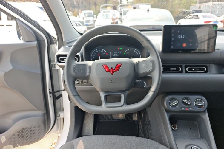 Used Wuling Hongguang New Energy 2025 Extended-Range Hybrid 50KM Comfort Version Steering Wheel
