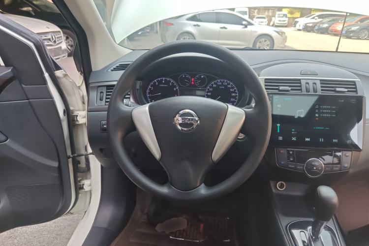 Used Nissan Tiida 2014 1.6L CVT Cool Cafe Edition
