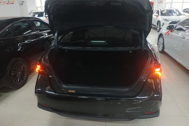 Used Toyota Avalon 2019 Dual-Engine 2.5L XLE Prestige Version China VI Standard