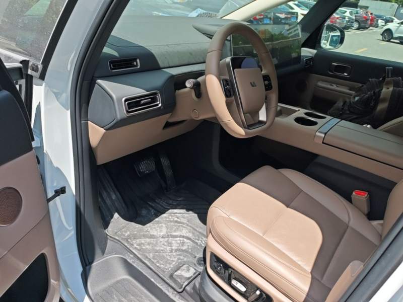 Used Li Auto MEGA 2025 Ultra Smart Refreshed Edition — 15