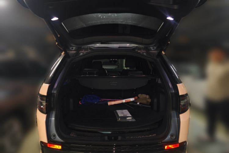 Used Land Rover Discovery Sport 2021 249 PS R-Dynamic S Performance Edition Trunk