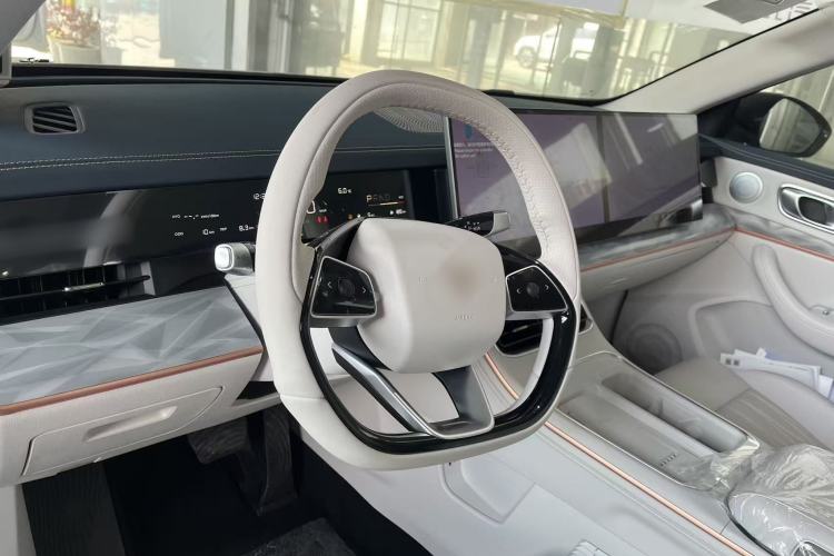 Used NETA L 2024 Extended-Range 310 Flash-Charge Red Edition
