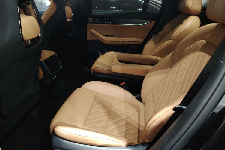 Used Lynk & Co 09 2021 2.0T Halo Six-Seater
