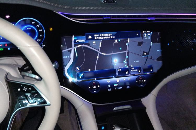 Used Mercedes-Benz EQS SUV 2023 450 4MATIC Luxury Edition Center Console