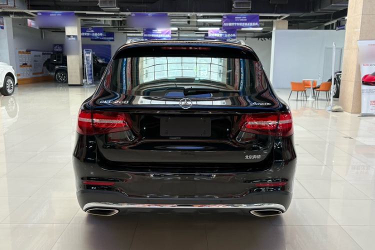 Used Mercedes-Benz GLC 2017 GLC 260 4MATIC Luxury Model Exterior 2