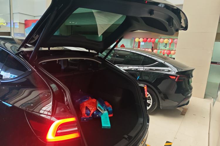 Used Tesla Model Y 2022 Rear-Wheel-Drive Version
