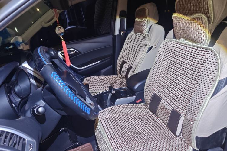 Used JMC Yusheng S350 2013 2.4T Automatic 2WD Diesel Luxury Edition 5 Seats Left Front Seat