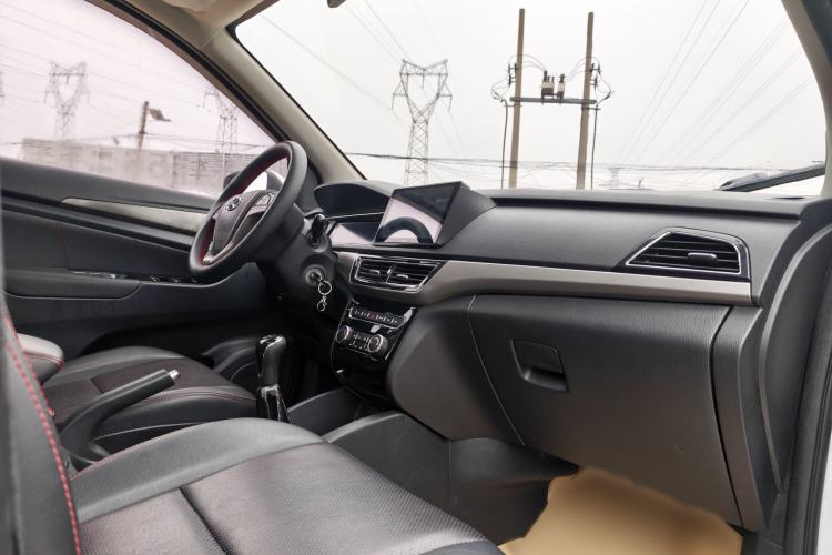 Used CHANGAN KAICHENG Oushang A600 2016 1.5L Manual Luxury 7-Seater Interior 3