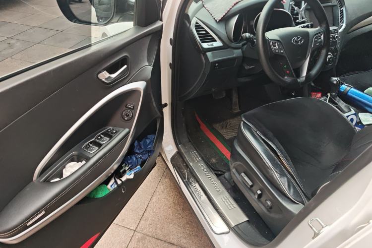 Used Hyundai Santa Fe 2017 2.0T Automatic Two-Wheel Drive Smart Version 7 Seats
