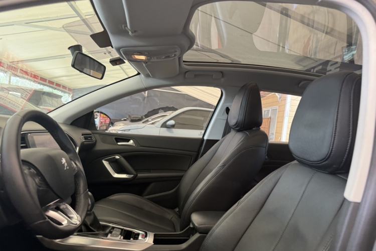 Used Peugeot 308S 2015 1.6T Automatic Jingchi Edition Interior 8