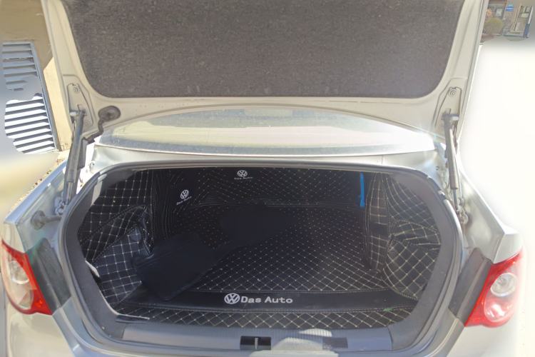 Used Volkswagen Sagitar 2011 1.6L Manual Fashion Edition Trunk