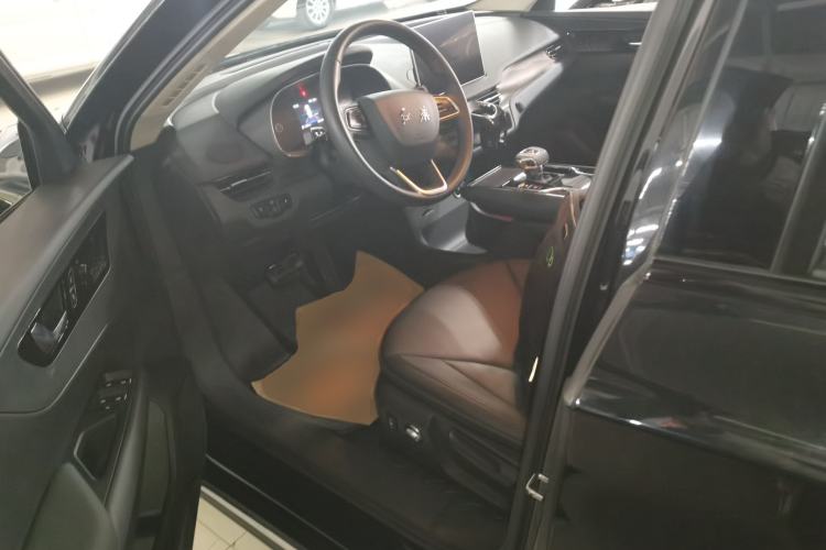 Used Hongqi E-QM5 2023 Base Travel Edition
