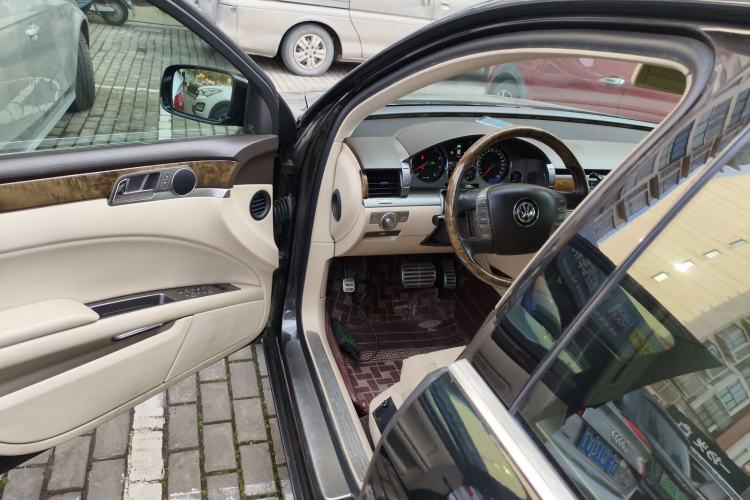 Used Volkswagen Phaeton 2011 3.6L V6 5-Seater Extended Comfort Version
