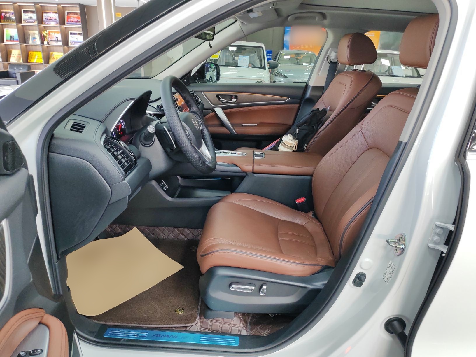 Переднее сиденье в автомобиле