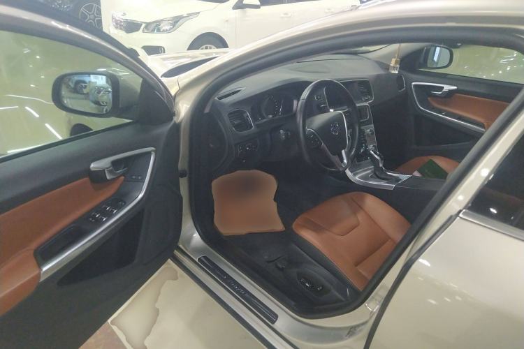 Used Volvo S60 2017 S60L T4 Smart Range Edition
