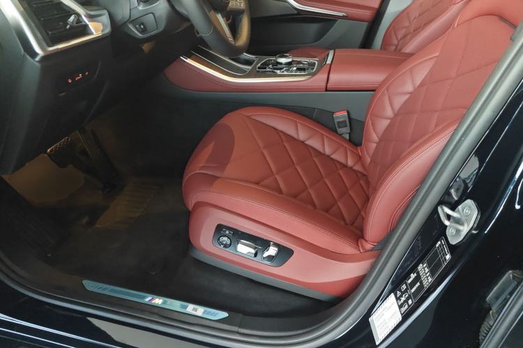 Used BMW X5 2023 xDrive 40Li Luxury Edition M Sport Night Vision Package Left Front Seat