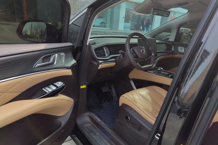 Used Denza D9 2024 DM-i 980 Four-Wheel Drive Prestige Model
