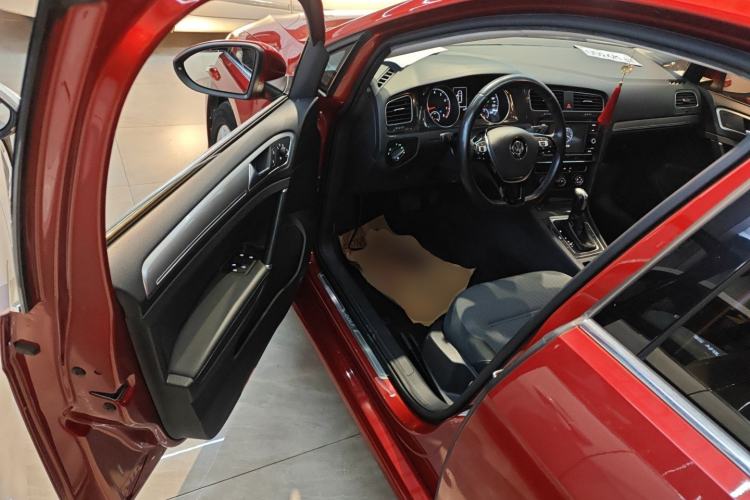 Used Volkswagen Golf 2018 230TSI Automatic Comfort Model
