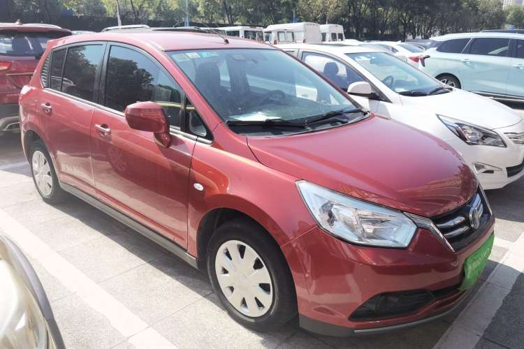 Used Venucia R50 2015 1.6L Automatic Fashion Edition
