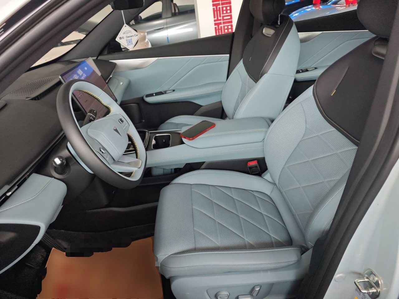 المقاعد الأمامية داخل السيارة