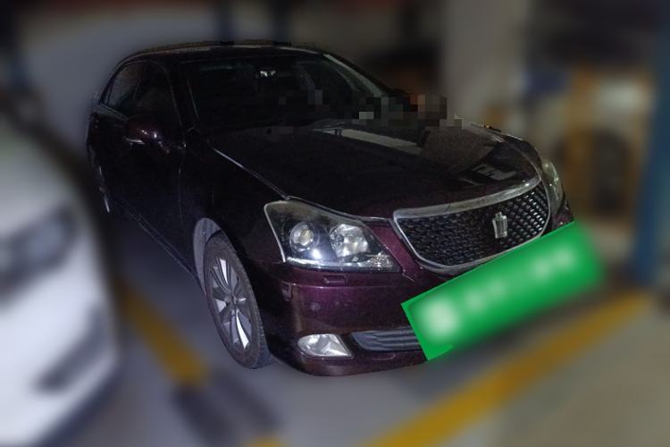 Used Toyota Crown 2011 2.5L Royal Special Edition with Leather and Sunroof
