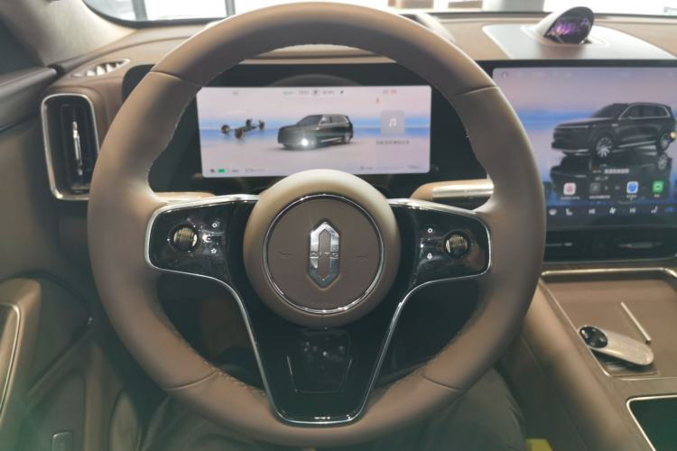 Used Hima AITO M8 2025 Model Pure Electric Ultra Six-Seat Four-Wheel-Drive Version
