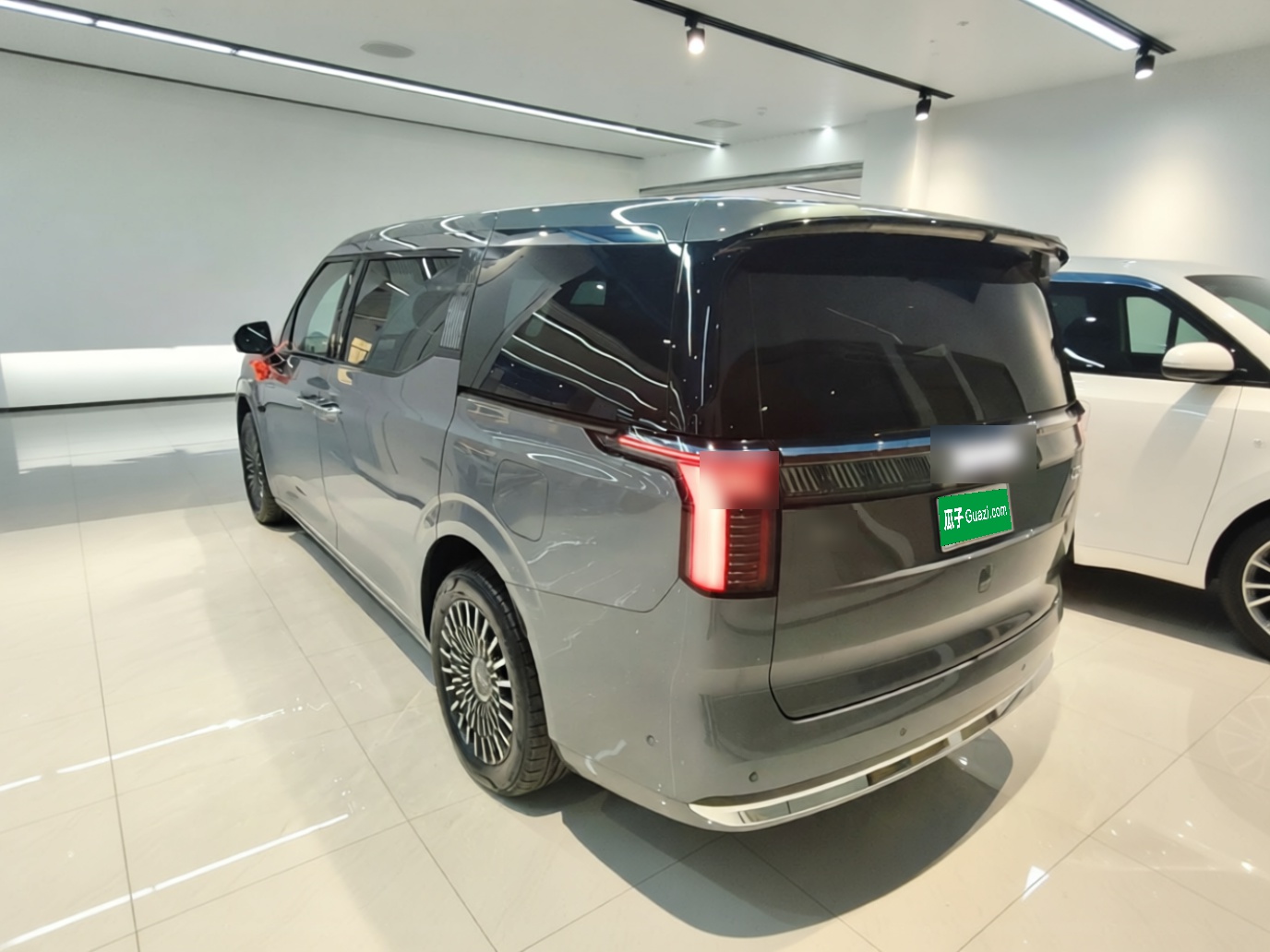 Zeekr 009 2024 Six-Seat Executive Version 4WD 108 kWh — снимка 4