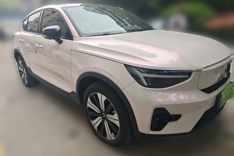 Used Volvo C40 2022 Long-Range PRO Version Front Right 45 Deg