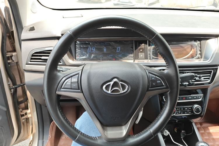 Used CHANGAN KAICHENG Oushang A600 2016 1.5L Manual Luxury 7-Seater Steering Wheel