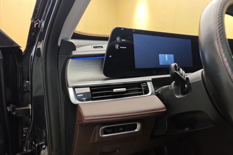 Used Chery Tiggo 8 PLUS 2024 Champion Edition 290TGDI DCT Deluxe Version 7-Seater Interior 4