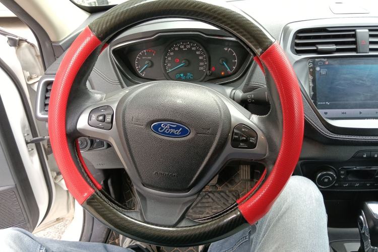 Used Ford Escort 2015 1.5L Automatic Fashion Model
