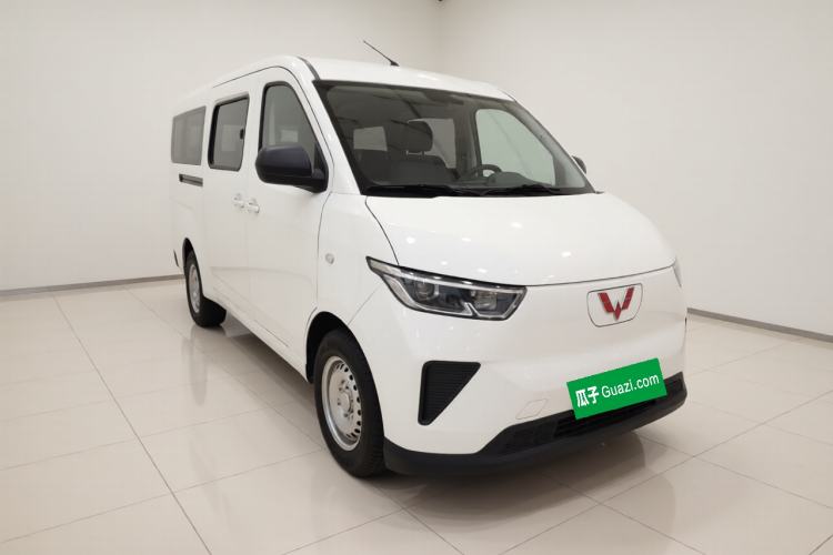 Used Wuling Yangguang 2024 300KM Comfort Version Passenger Van 75kW Exterior 2