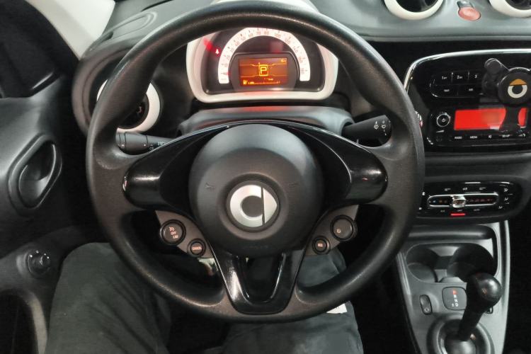 Used smart forfour 2018 1.0L 52 kW Dynamic Edition
